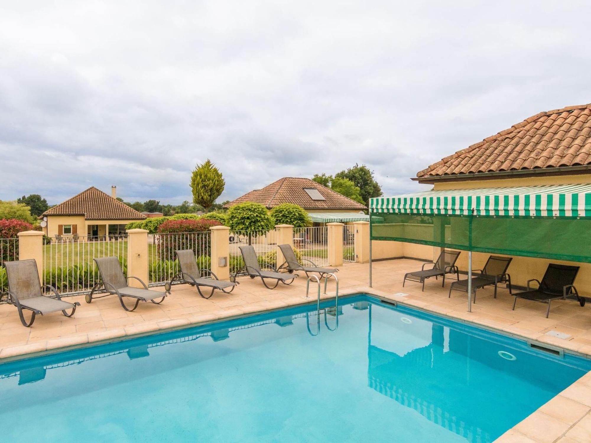 Modern Holiday Home In Aquitaine Saint-Nexans ภายนอก รูปภาพ