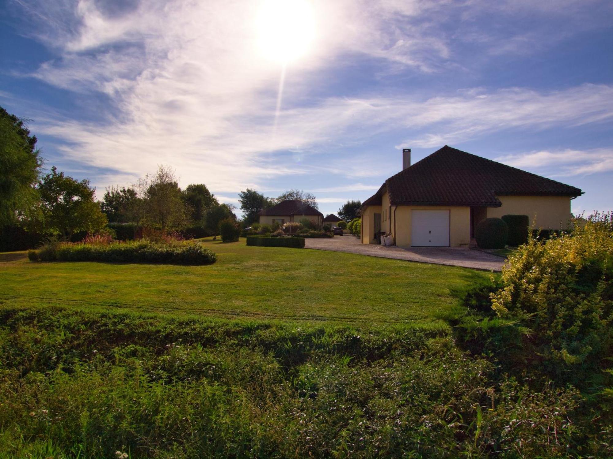 Modern Holiday Home In Aquitaine Saint-Nexans ภายนอก รูปภาพ