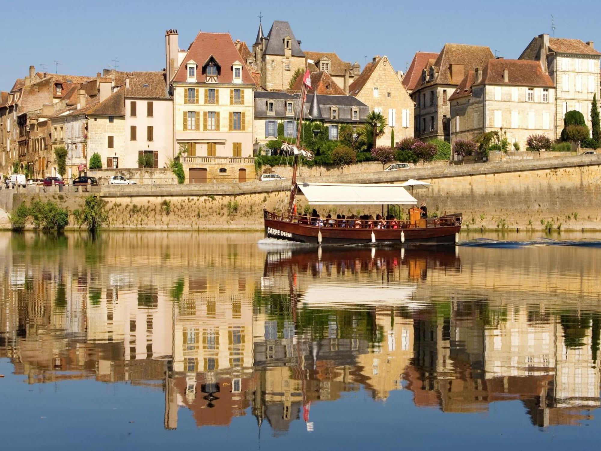 Modern Holiday Home In Aquitaine Saint-Nexans ภายนอก รูปภาพ